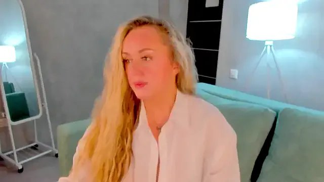 Sky_Kuper on StripChat