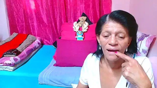 SLUTTYROXY on StripChat