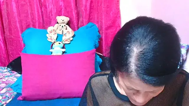 SLUTTYROXY on StripChat