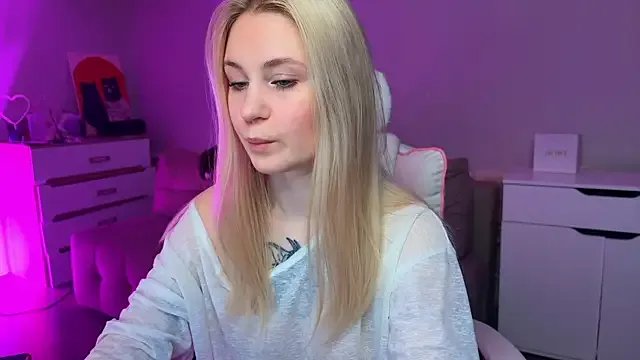 Sofia_Kenwood on StripChat