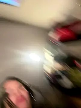 SQUIRTINGQUEEN11 on StripChat