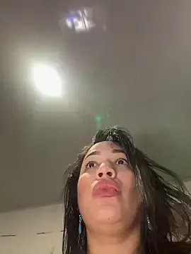 SQUIRTINGQUEEN11 on StripChat