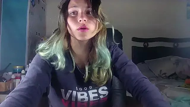 Star_Eli on StripChat