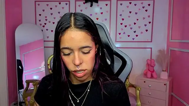 stephania_t on StripChat