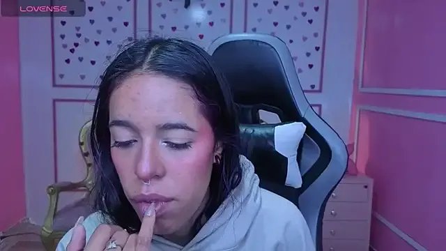 stephania_t on StripChat