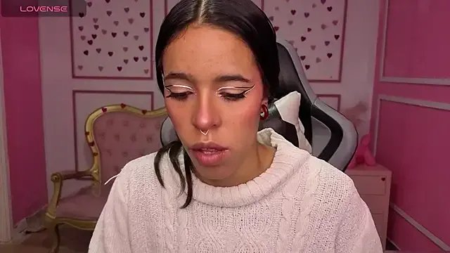 stephania_t on StripChat