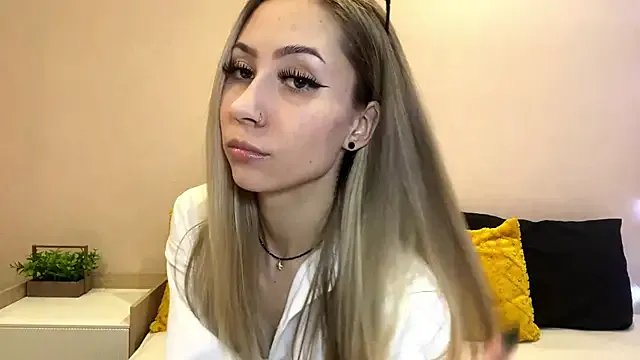 sun_under_skyy on StripChat