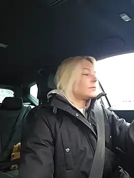 Sunny-Sin — Titten massage im Supermarkt