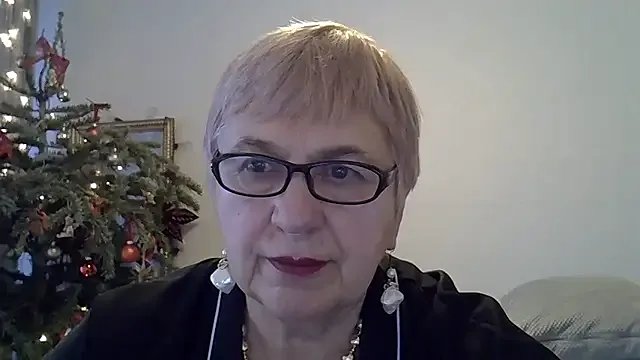 SweetCherry27 on StripChat