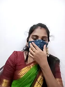 Tamil_roja17 on StripChat