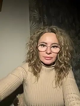 Tania201243 on StripChat