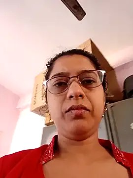 thanusi_2 on StripChat