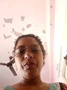 thanusi_2 on StripChat