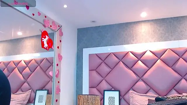 Thegreatonelady on StripChat