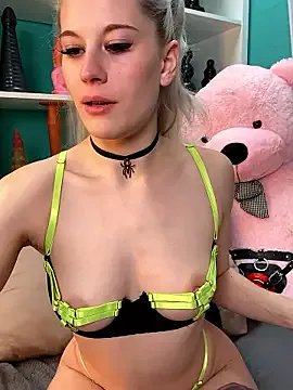 TheRealJessyLey on StripChat