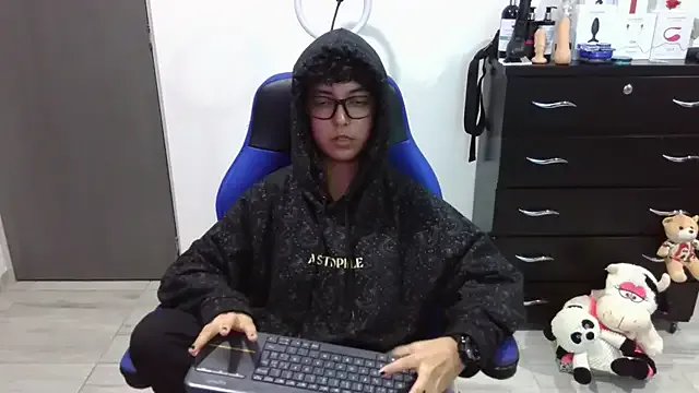 thomascooper7 on StripChat