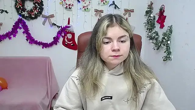 TinaRedly on StripChat