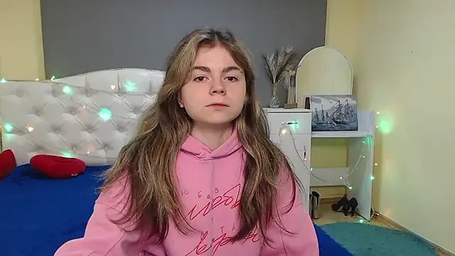 TinaRedly on StripChat