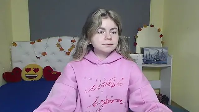 TinaRedly on StripChat