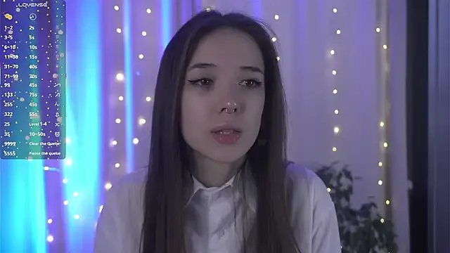 tinyanie on StripChat