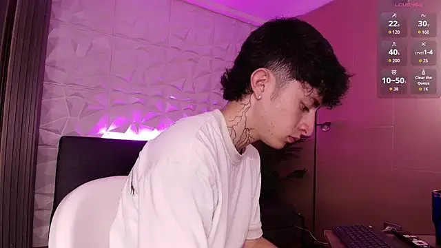 troy_rouge on StripChat