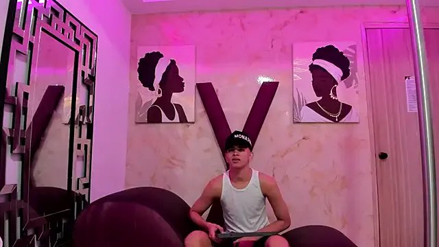 TWINKS_FRIENDS on StripChat