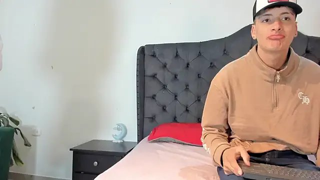 two_milkyway on StripChat