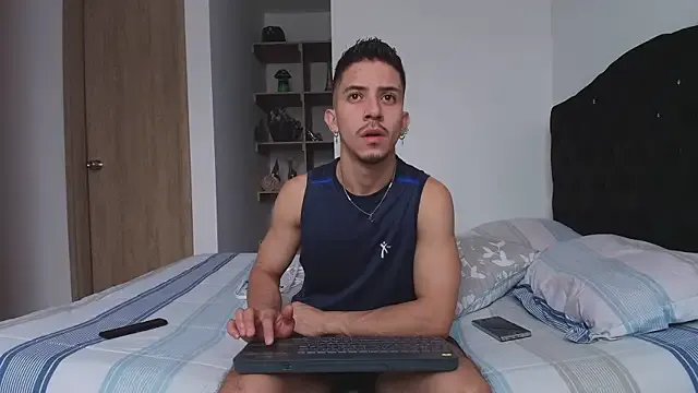 Two_sinzXX on StripChat