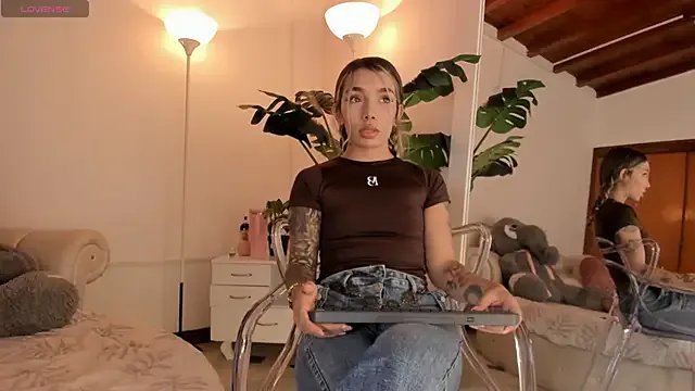 VENUSMOON777 — make me squirt domi inside