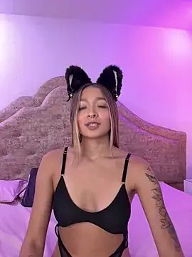 Victoria_Adams14 on StripChat