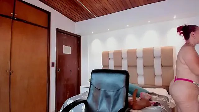 victoria_mooree on StripChat