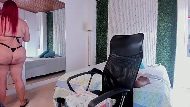 victoria_mooree — TWERKING + OIL MY ASS 