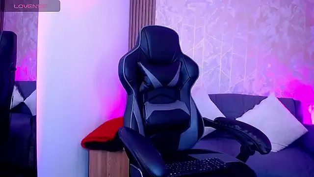 Violet_Collins1 on StripChat