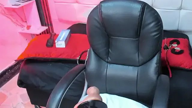 Violet_sl4ve on StripChat