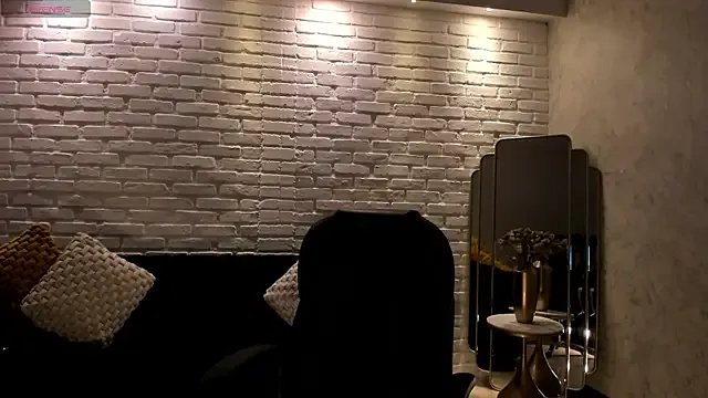 ViolettHansson on StripChat