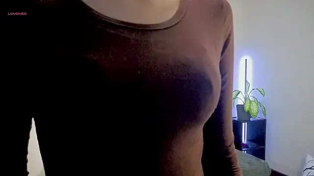 violetwluv on StripChat