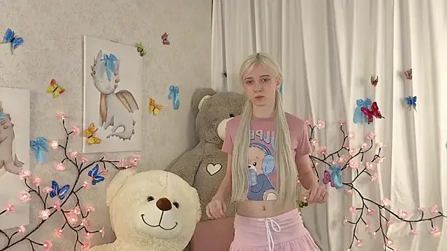 ViollaBloom on StripChat