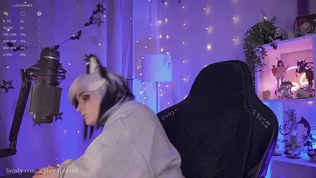 vronnier — topless tease