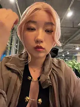 winter11 on StripChat