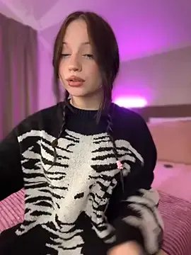 YourLittleDevil on StripChat