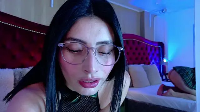 ZaraGold on StripChat