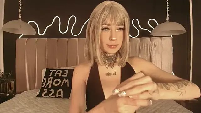 Zhally_Dee on StripChat