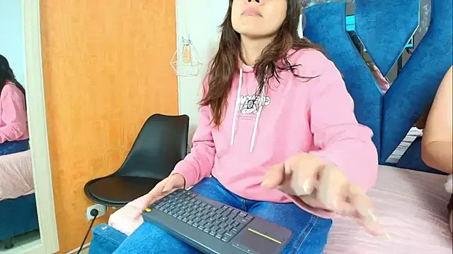 Zoe_And_Dylan_ on StripChat