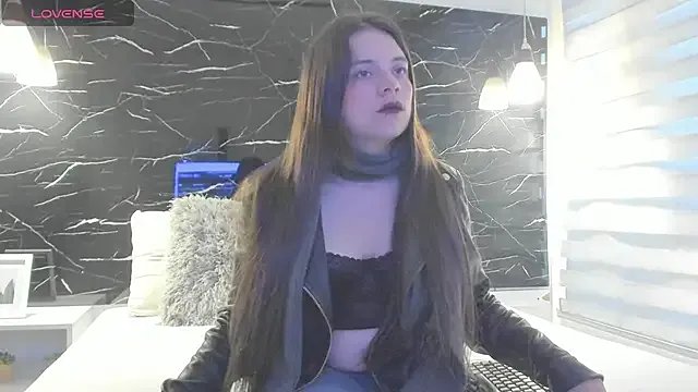 ZOE_LE — Finger deep & moan