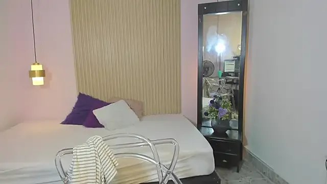 ZoeFox5 on StripChat