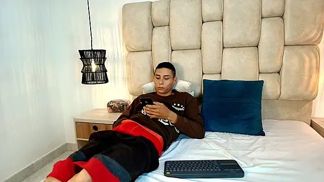 Zoelucas on StripChat